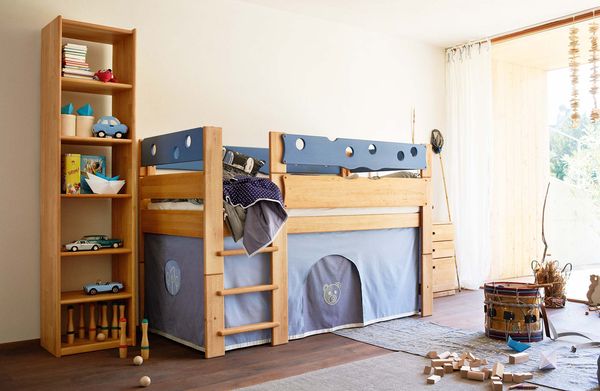 Kinderbett aus Naturholz vom Programm mobile Bär